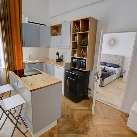 Ultracentral Cozy On Calea Victoriei With Amazing View * בוקרשט