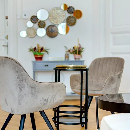 شقة Ultracentral Cozy On Calea Victoriei With Amazing View بوخارست